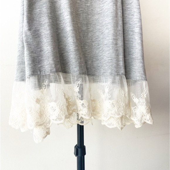 Umgee Long Gray Tank with Lace Trim Size L - Picture 3 of 4